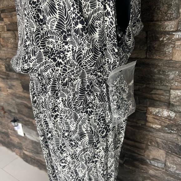 Talbots Black and White Sleeveless V-Neck Maxi Dress - Picture 8 of 10